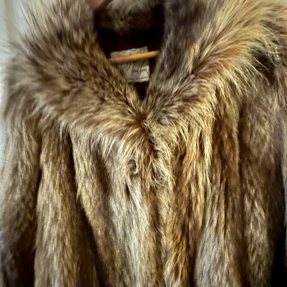 Vintage S Brody Fine Furs Long-haired, Full-length Raccoon Fur Coat - Picture 6 of 10